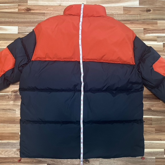 Large two-toned Armani Exchange puffer jacket. Never been used, tags attached. - Picture 5 of 8